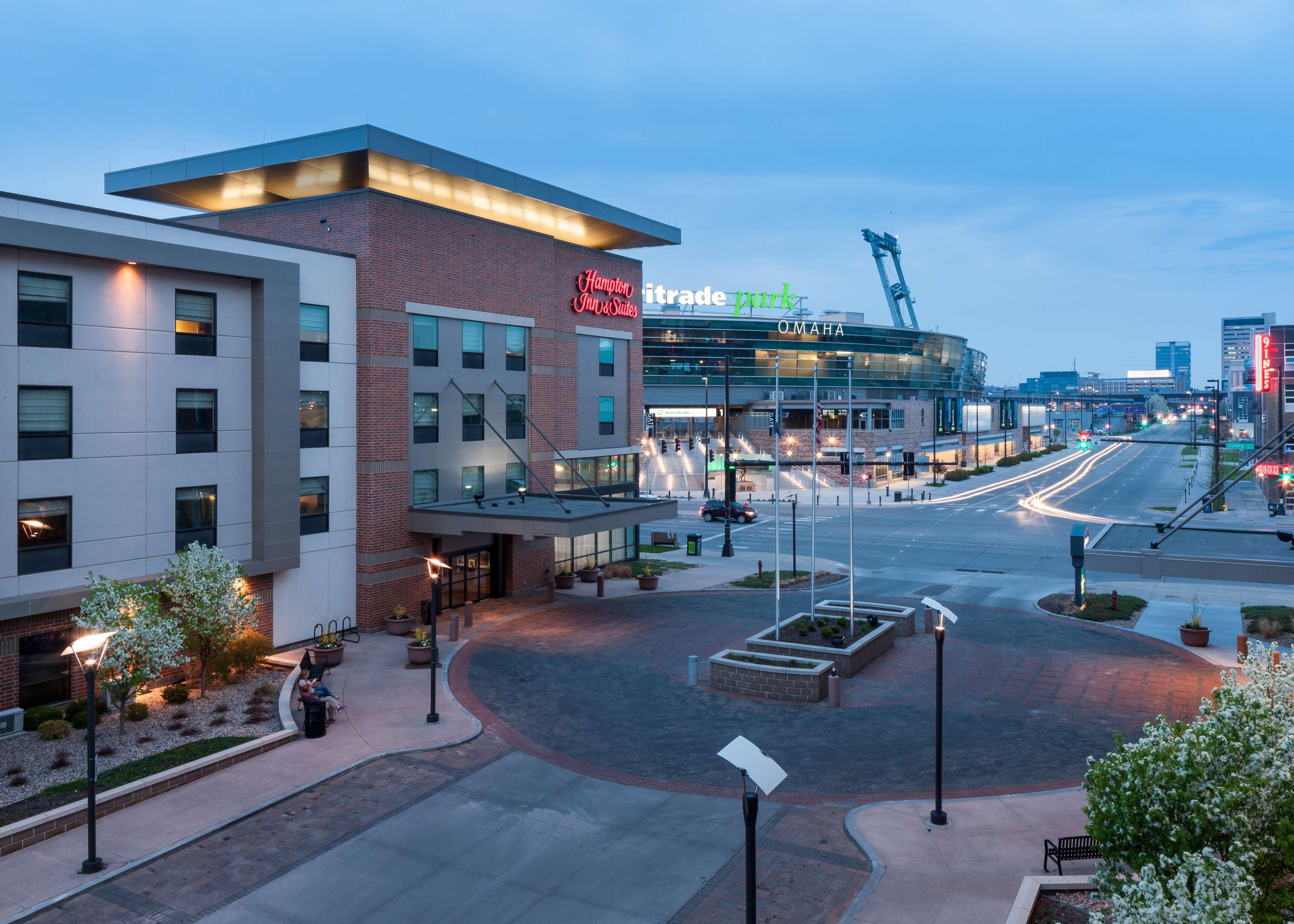 Hampton Inn & Suites Omaha-Downtown Exterior foto
