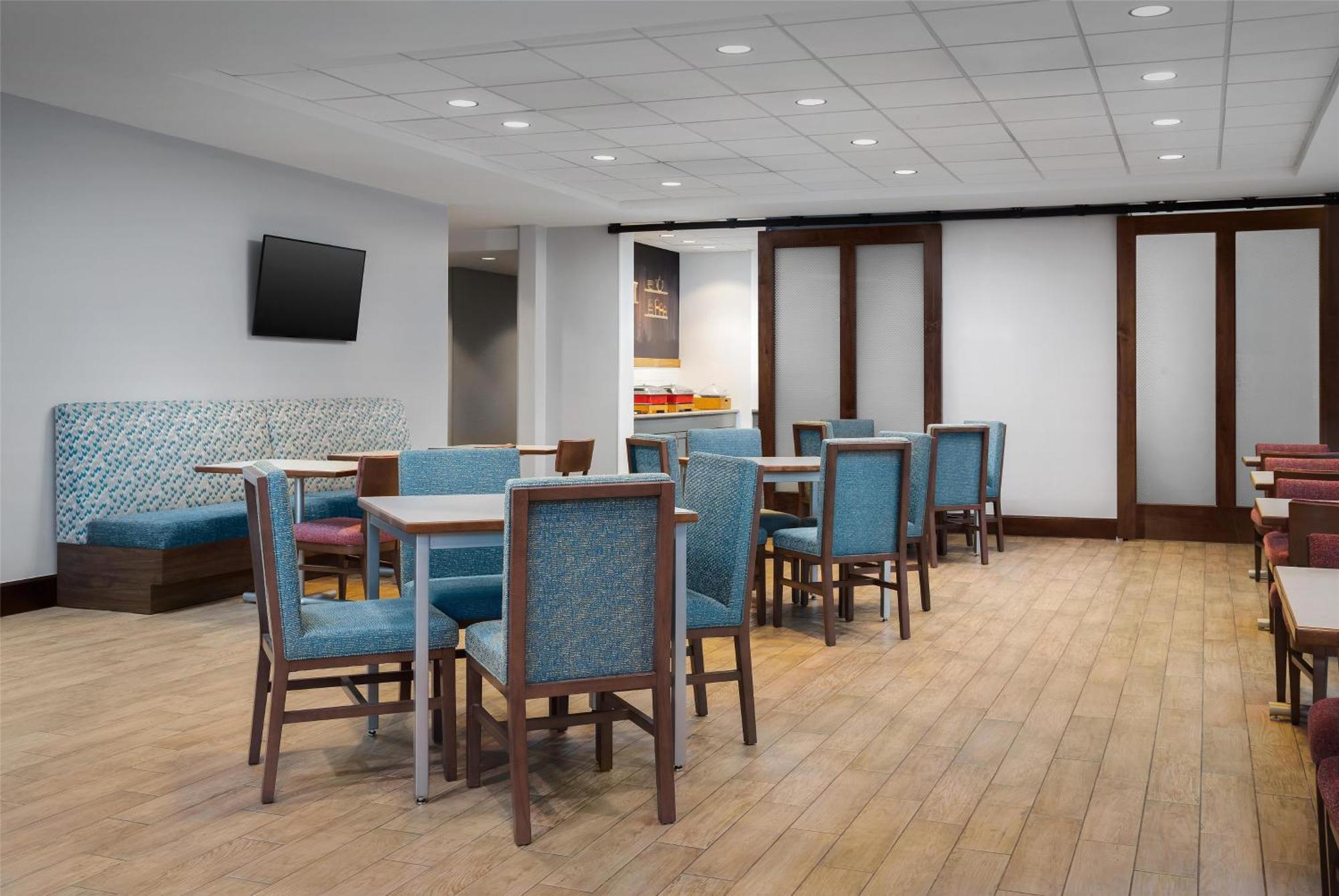 Hampton Inn & Suites Omaha-Downtown Exterior foto